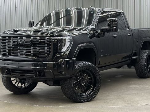 Used 2026 GMC Sierra 2500 Denali Ultimate AWD/4WD image 1