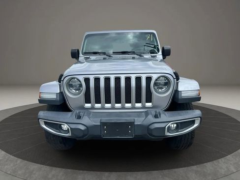 Used 2018 Jeep Wrangler Unlimited Sahara w/ Dual Top Group AWD/4WD image 2