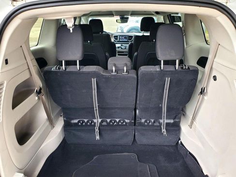 Used 2024 Chrysler Voyager LX FWD image 18
