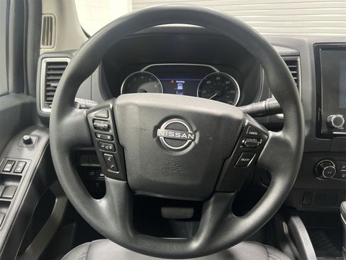Used 2023 Nissan Frontier SV image 14