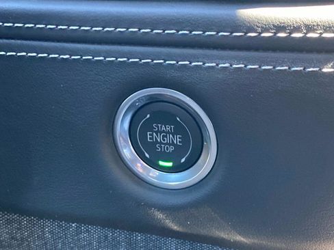 Used 2025 Cadillac Escalade ESV Premium Luxury Platinum image 35