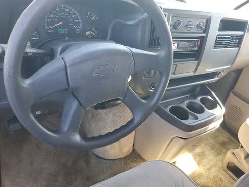 Used 2003 Chevrolet Express 1500 AWD w/ Preferred Equipment Group 4 image 10