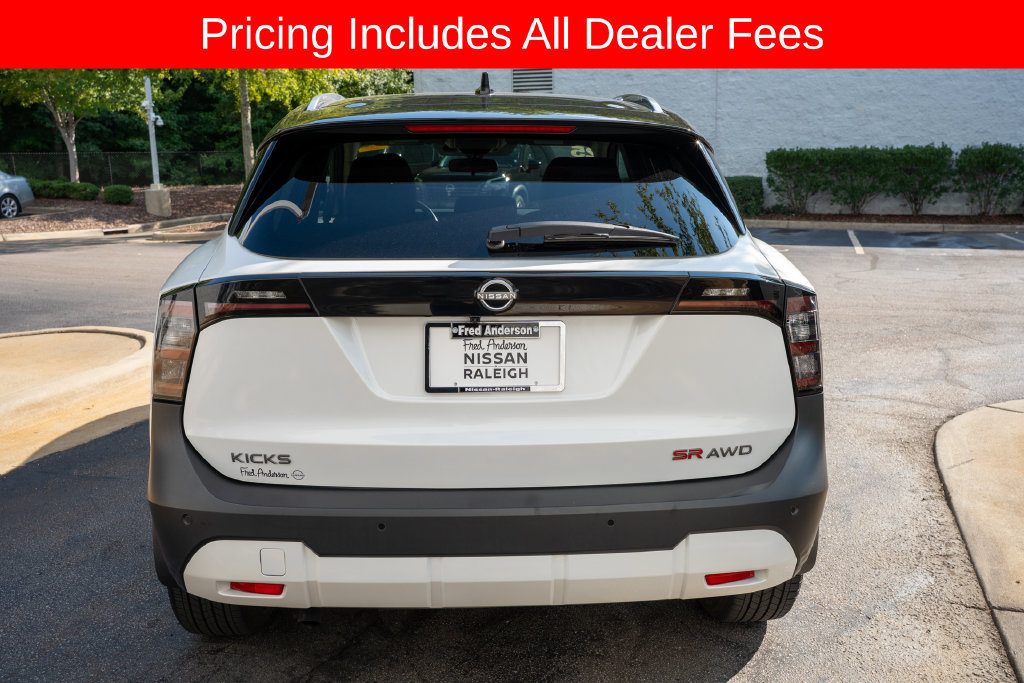 Used 2025 Nissan Kicks SR AWD/4WD image 4
