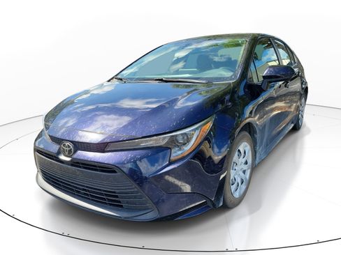 Used 2023 Toyota Corolla LE FWD image 3
