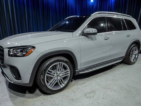 New 2026 Mercedes-Benz GLS 450 4MATIC image 1