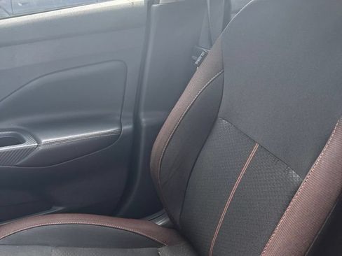Used 2022 Nissan Versa SR FWD image 4