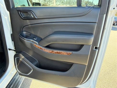 Used 2016 Chevrolet Suburban LTZ image 16