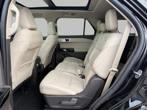 Used 2022 Ford Explorer Platinum w/ Equipment Group 601A image 28