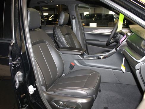 New 2025 Jeep Grand Cherokee Limited w/ Luxury Tech Group II image 31