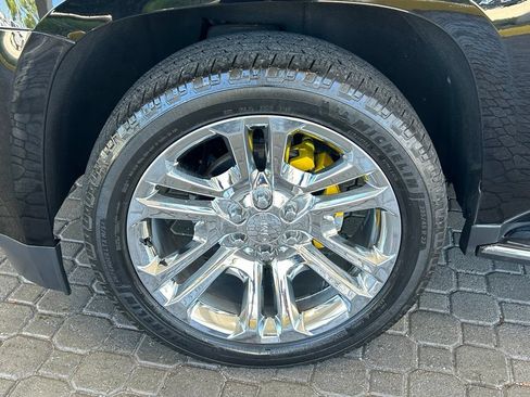 Used 2017 GMC Yukon XL SLT w/ Premium Edition AWD/4WD image 20