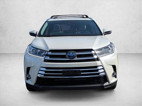 Used 2019 Toyota Highlander Limited Platinum image 2