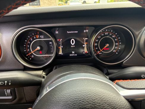 Used 2023 Jeep Gladiator Mojave AWD/4WD image 40