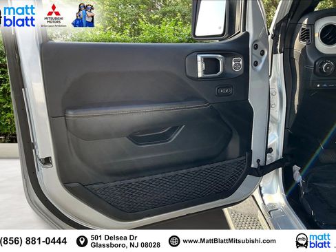 Used 2024 Jeep Wrangler Unlimited Sahara image 24