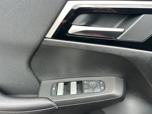 New 2025 Mitsubishi Outlander ES image 12
