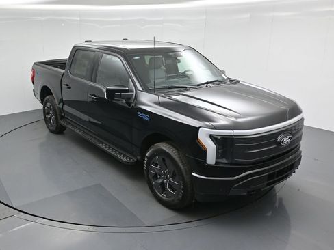 New 2025 Ford F150 Lightning Lariat image 38