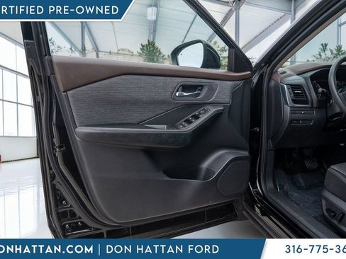 Used 2023 Nissan Rogue SV AWD/4WD image 17