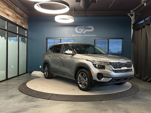 Used 2023 Kia Seltos LX AWD/4WD image 1