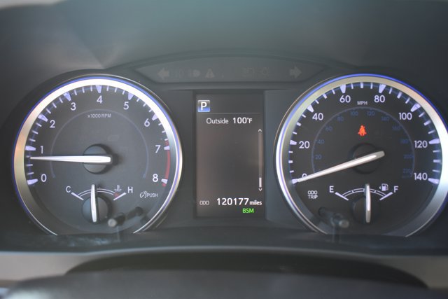 Used 2018 Toyota Highlander XLE FWD image 25