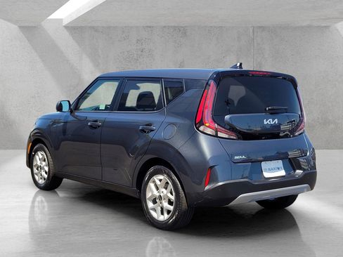 Used 2025 Kia Soul LX w/ LX Technology Package FWD image 6