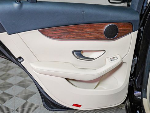 Certified 2022 Mercedes-Benz GLC 300 image 24