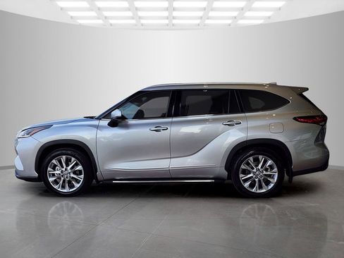 Used 2022 Toyota Highlander Limited image 8