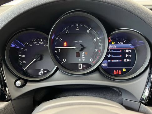 Used 2026 Porsche Macan AWD/4WD image 10