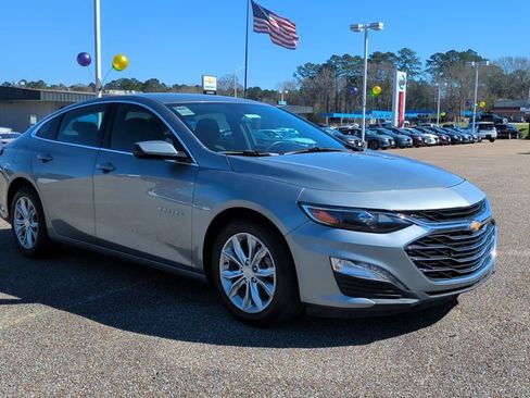 Used 2024 Chevrolet Malibu LT image 3