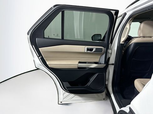 Used 2020 Ford Explorer XLT w/ Equipment Group 202A image 25