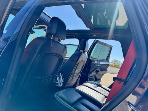 Used 2018 Porsche Cayenne GTS w/ Premium Package Plus AWD/4WD image 20
