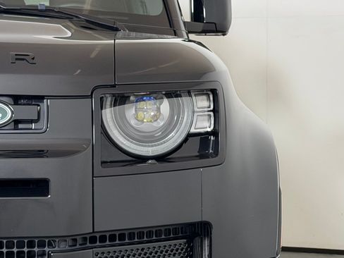 Used 2023 Land Rover Defender 90 X AWD/4WD image 11