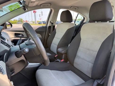 Used 2014 Chevrolet Cruze LS FWD image 13