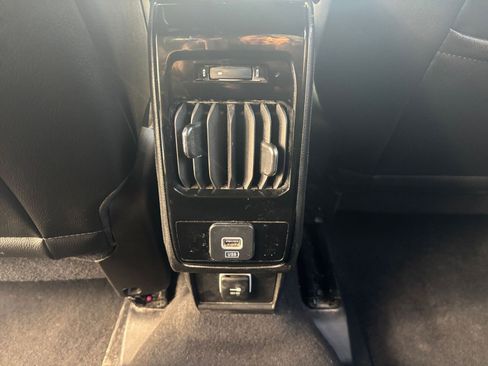 Used 2025 Jeep Compass Limited image 23