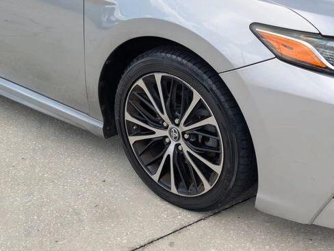 Used 2019 Toyota Camry SE FWD image 5
