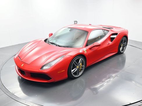 Used 2018 Ferrari 488 GTB RWD image 33