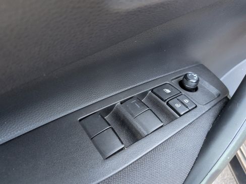 Used 2022 Toyota Corolla LE FWD image 28