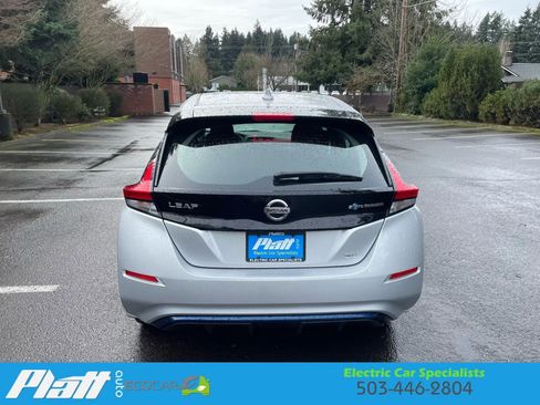 Used 2018 Nissan Leaf SV w/ SV Technology Package image 8