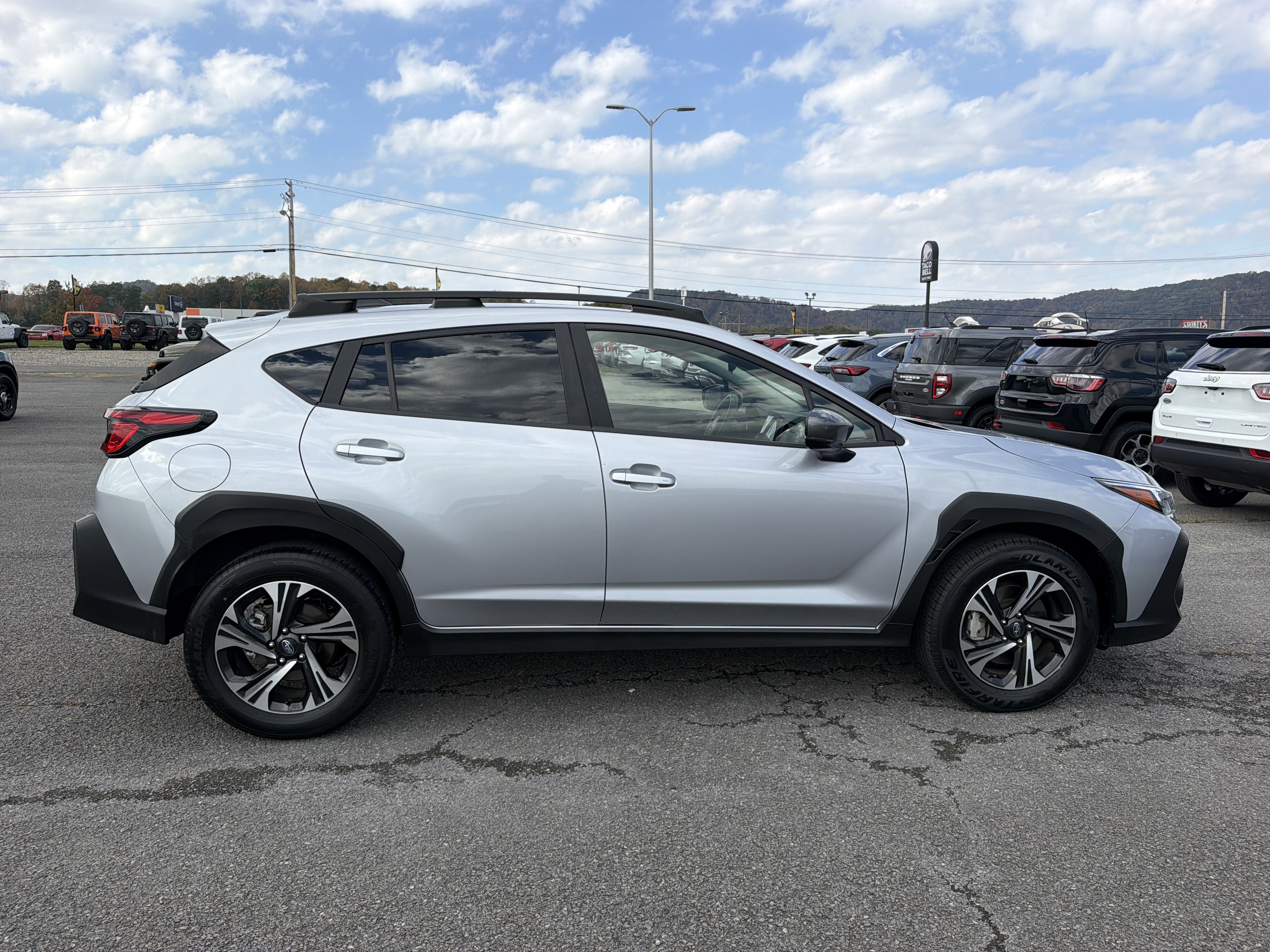 Used 2025 Subaru Crosstrek 2.5i Premium AWD/4WD image 3