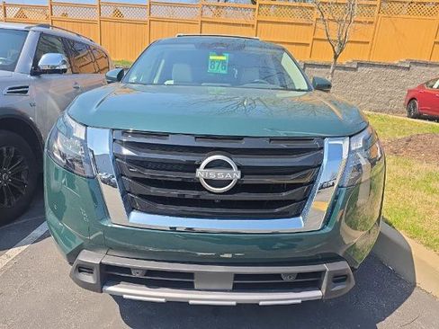 Certified 2025 Nissan Pathfinder SL w/ SL Premium Package image 2