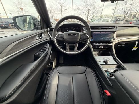 New 2026 Jeep Grand Cherokee L Limited w/ Luxury Tech Group II AWD/4WD image 13