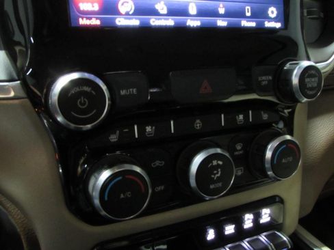 Used 2021 RAM 1500 Laramie AWD/4WD image 31
