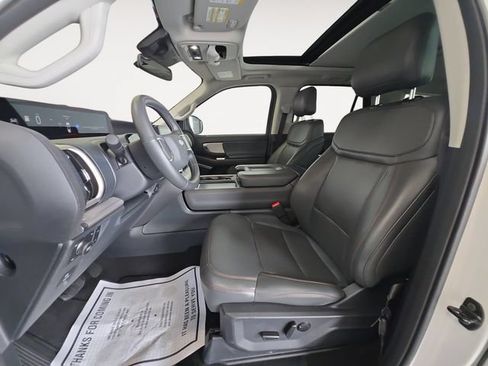 Certified 2025 Ford Expedition Active AWD/4WD image 11