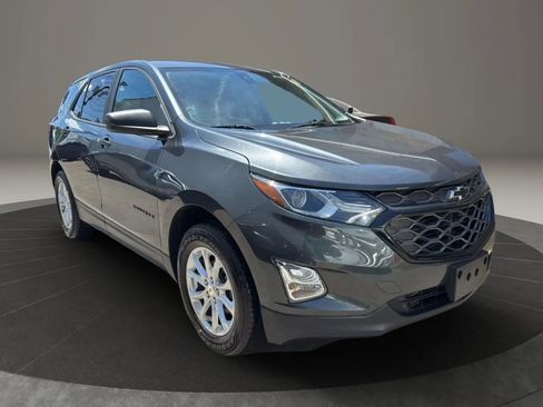 Used 2020 Chevrolet Equinox LS w/ LS Convenience Package image 3
