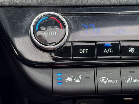 Used 2025 Hyundai Elantra Limited image 23