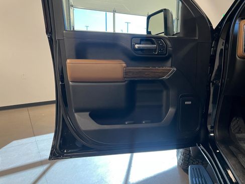 Used 2021 Chevrolet Silverado 3500 High Country image 27