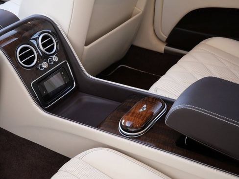 Used 2015 Bentley Flying Spur V8 image 20