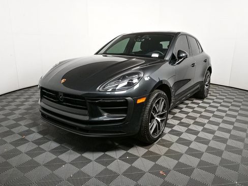 Certified 2025 Porsche Macan image 1
