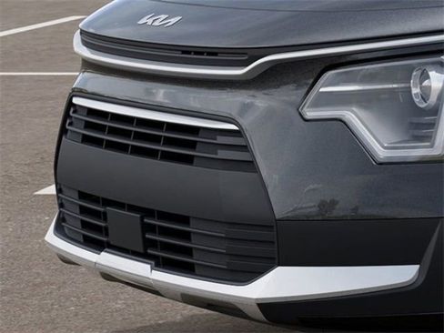 Used 2025 Kia Niro EX image 12