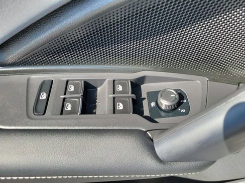 Used 2025 Volkswagen Tiguan SE FWD image 22