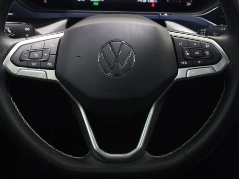 Used 2022 Volkswagen Taos SE w/ Panoramic Sunroof Package image 17