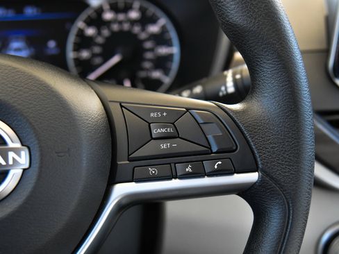 Used 2025 Nissan Altima 2.5 SV FWD image 28